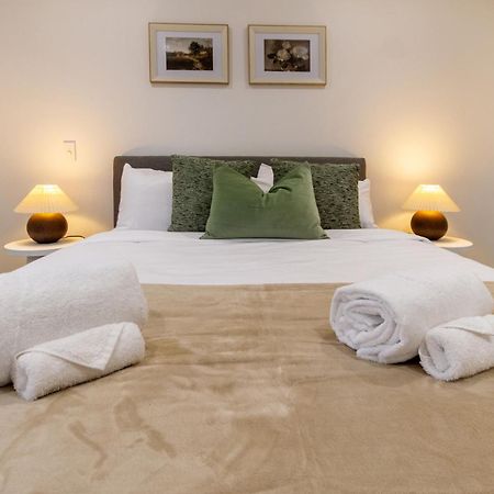 Urban Retreat: 2-Br Gem In Central Christchurch Apartment ภายนอก รูปภาพ