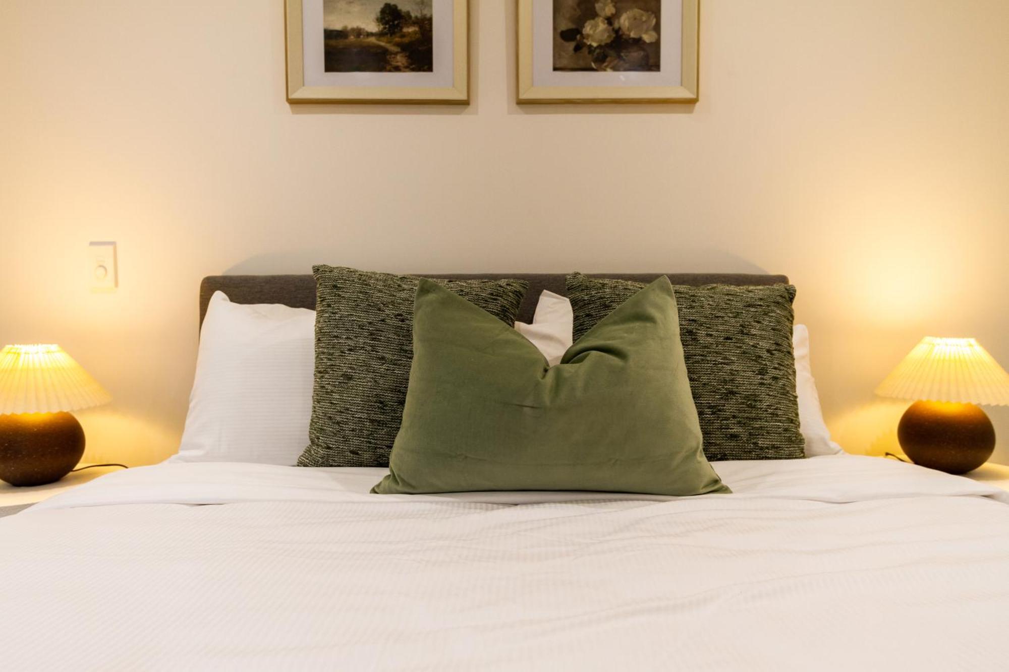 Urban Retreat: 2-Br Gem In Central Christchurch Apartment ภายนอก รูปภาพ