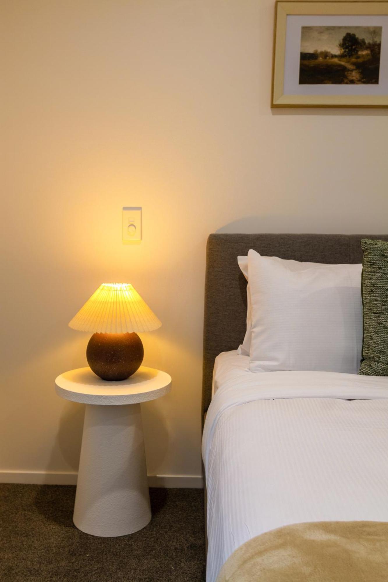 Urban Retreat: 2-Br Gem In Central Christchurch Apartment ภายนอก รูปภาพ