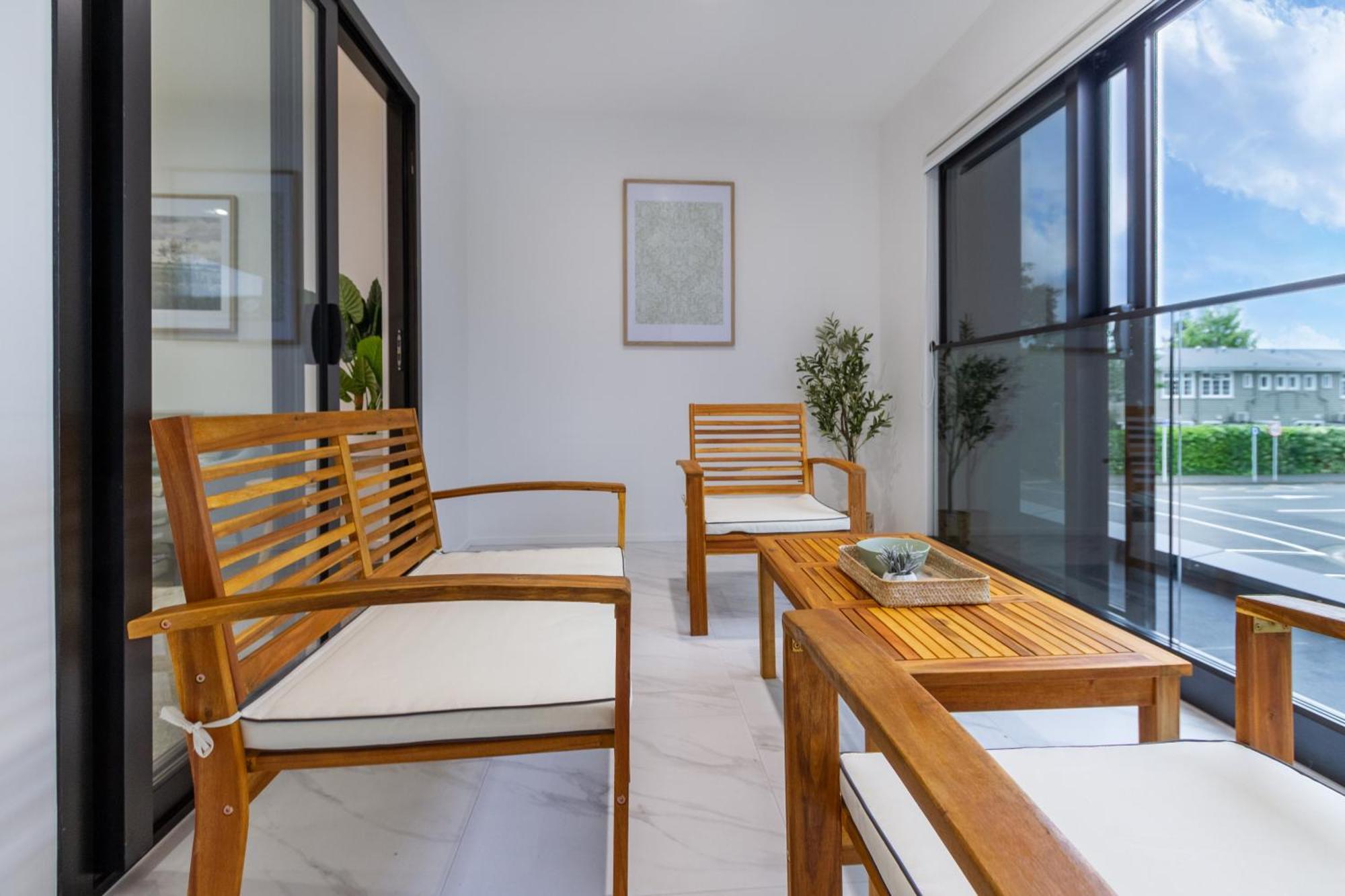 Urban Retreat: 2-Br Gem In Central Christchurch Apartment ภายนอก รูปภาพ