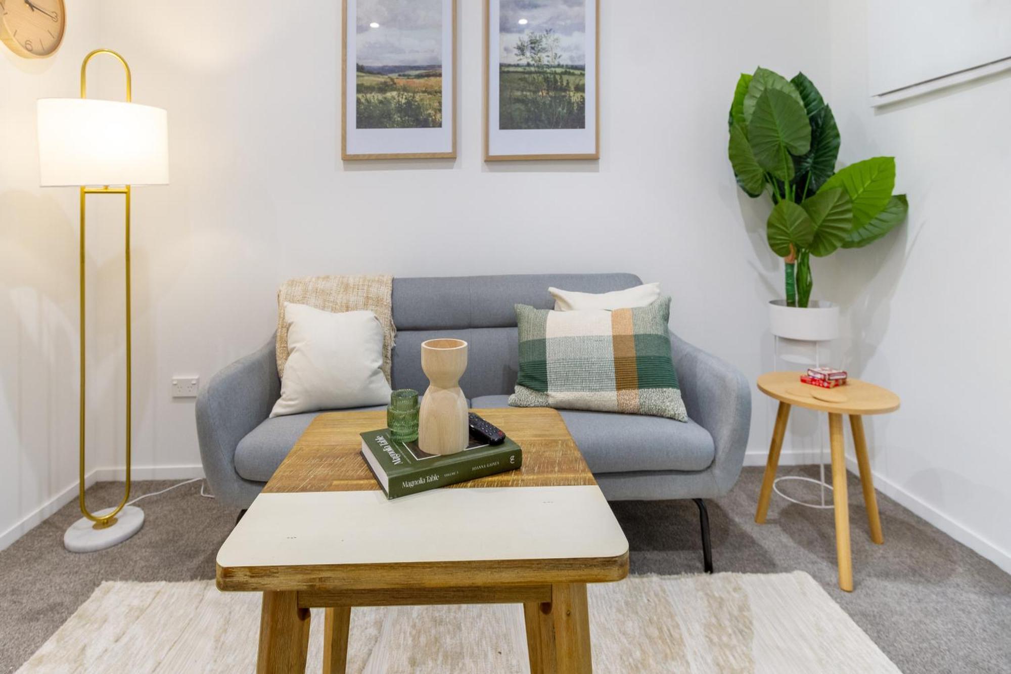 Urban Retreat: 2-Br Gem In Central Christchurch Apartment ภายนอก รูปภาพ