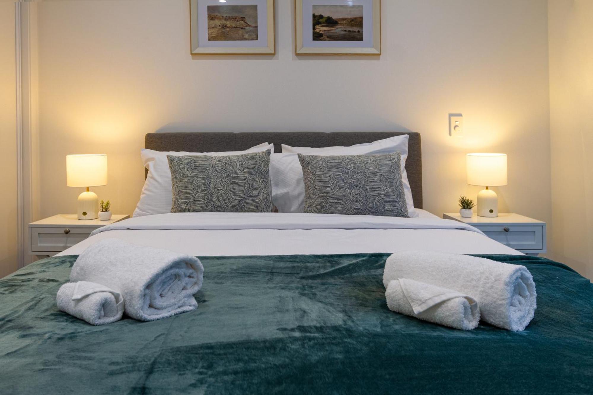 Urban Retreat: 2-Br Gem In Central Christchurch Apartment ภายนอก รูปภาพ